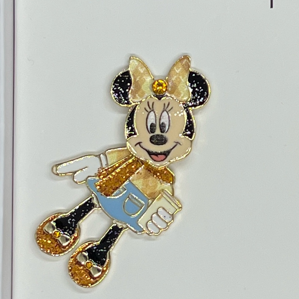 NEW BaubleBar x Disney Minnie Mouse in Fall Clothes Holding Coffee Earrings - Picture 11 of 14